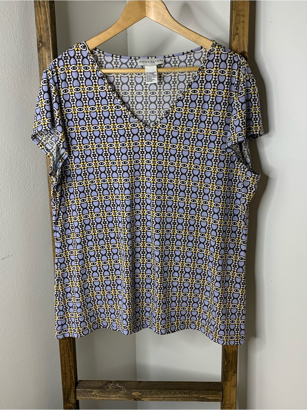 Doncaster Lavender Geo Print V-Neck Top Size XL